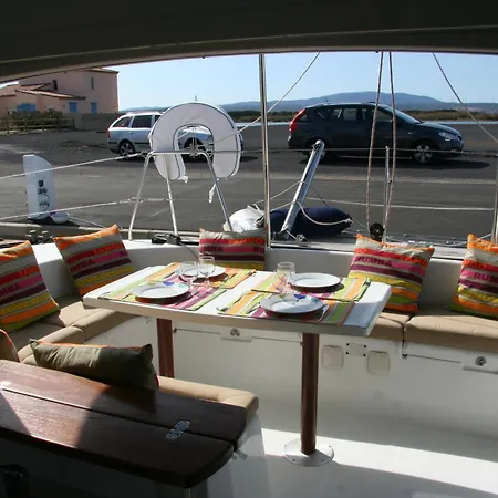 Botel Superbe Catamaran