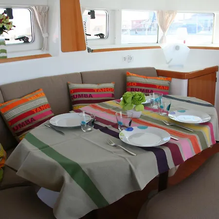 Botel Superbe Catamaran Sant Carles De La Rapita