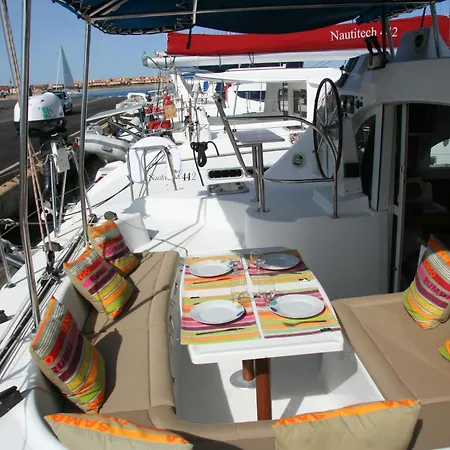 Botel Superbe Catamaran *